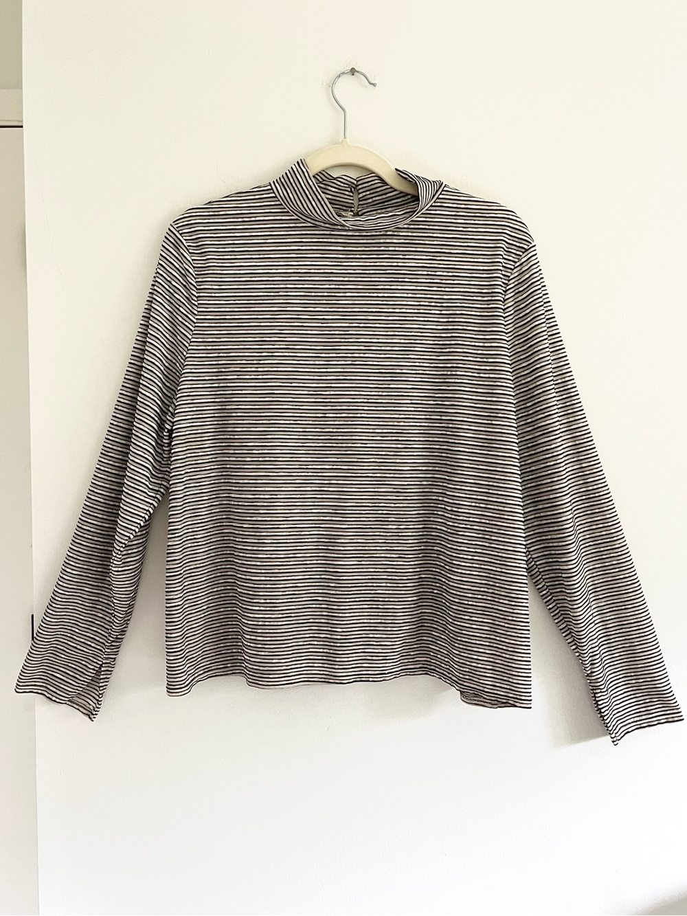 Nine West Black White Striped Velvet Mock Neck Top French Girl Chic Minimalist